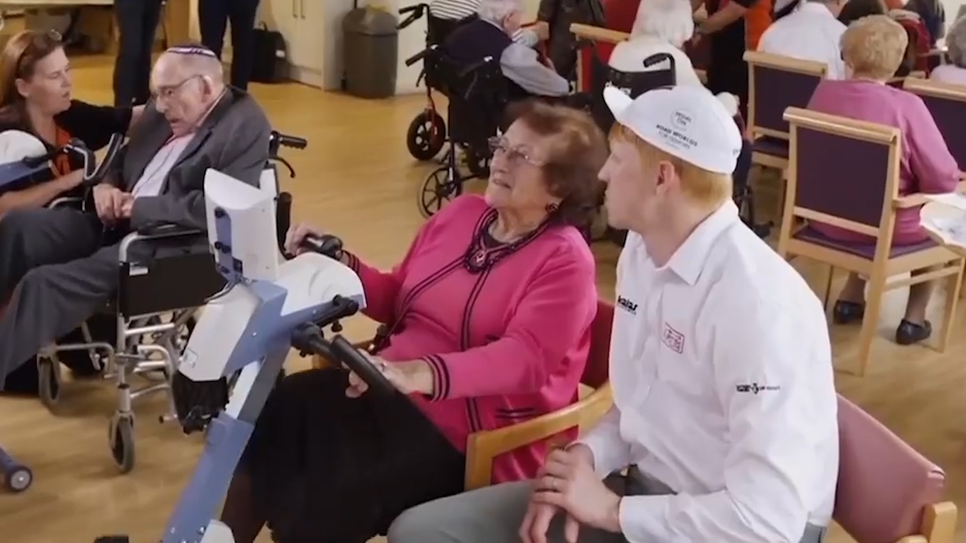 Cong nghe giup tang cuong suc khoe cho nguoi cao tuoi tai nha hinh anh