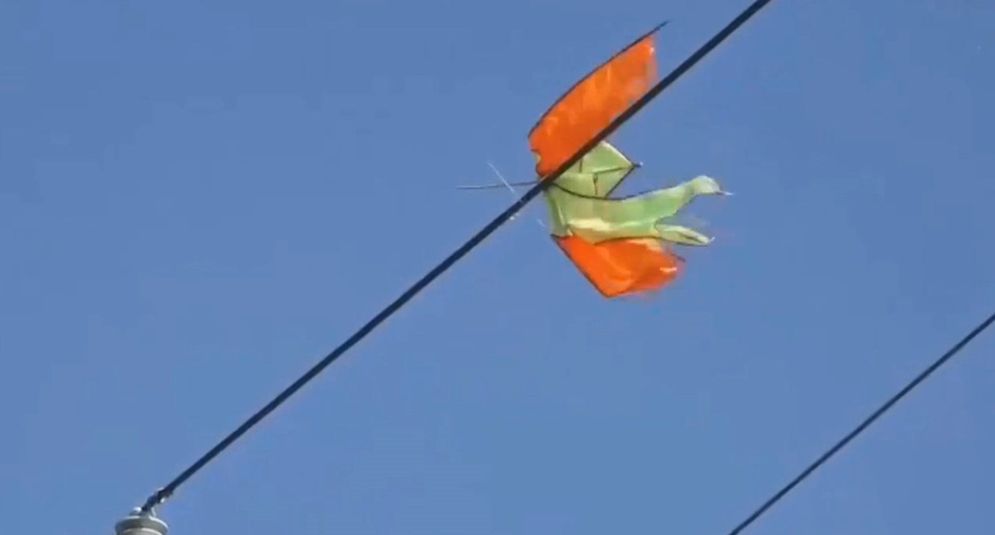 Canh bao nguy hiem tha dieu gan duong day dien hinh anh