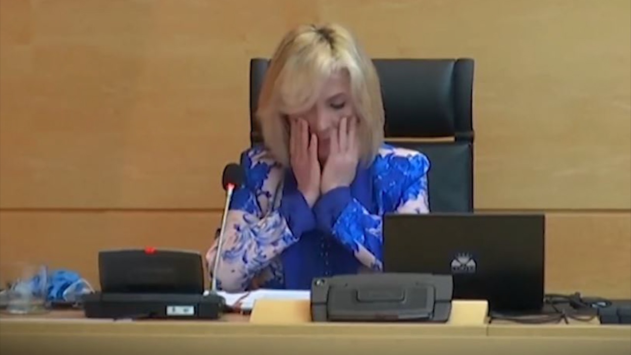 Quan chuc y te bat khoc khi doc ten bac si hy sinh vi dich Covid-19 hinh anh