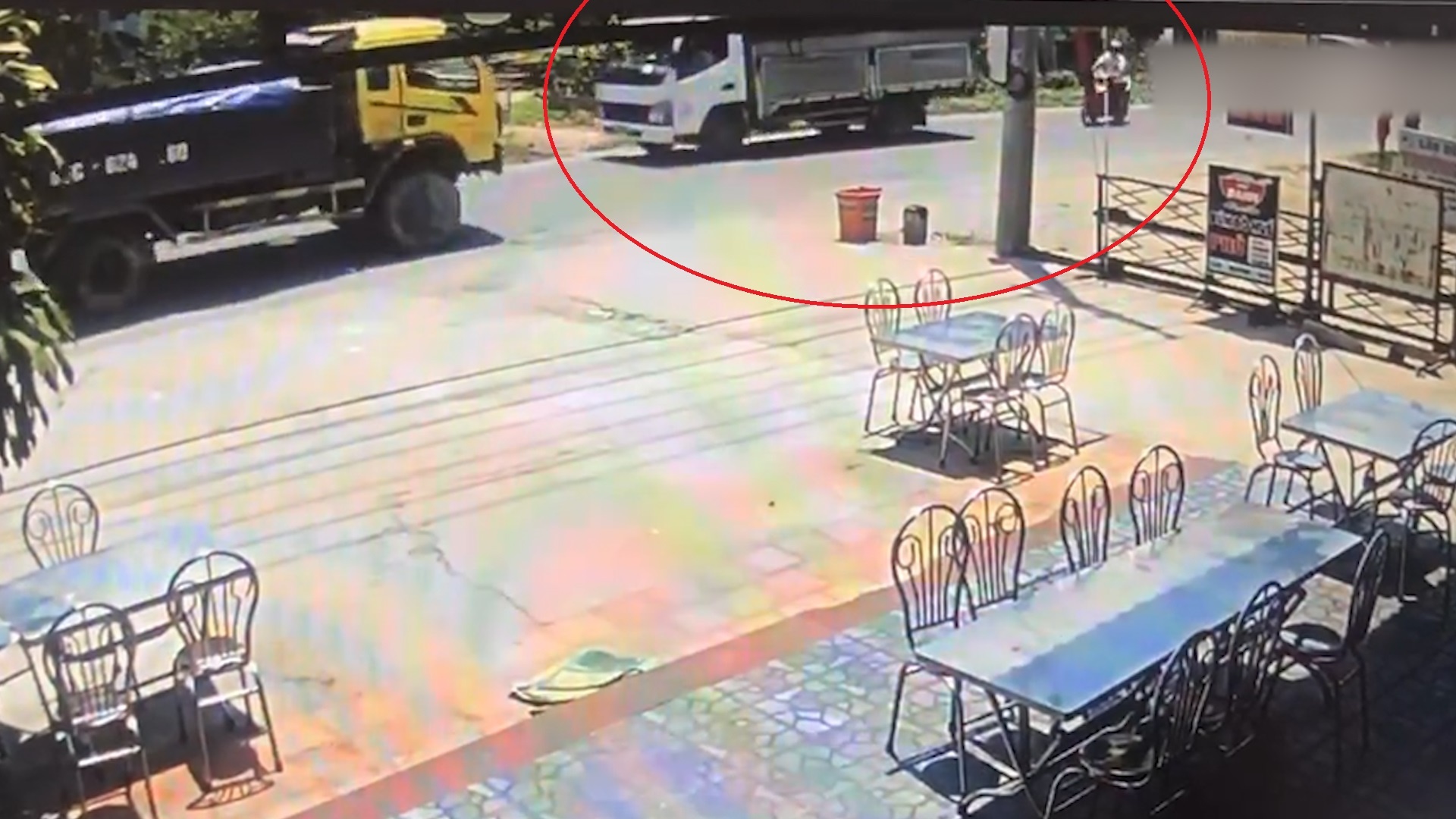 Xe may say ruou vuot au bi xe ben dam trung hinh anh