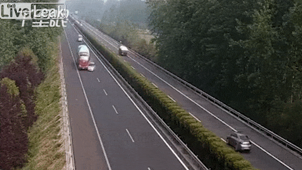 Oto tat dau gay tai nan cho xe tai cho kinh hinh anh