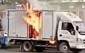 Xe tai cho binh gas phat no o Trung Quoc, 15 nguoi bi thuong hinh anh