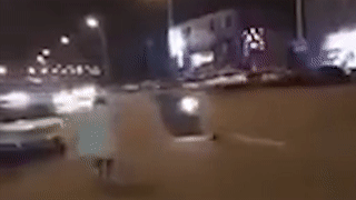 Xe may dam vao van truot dien nga xuong duong hinh anh