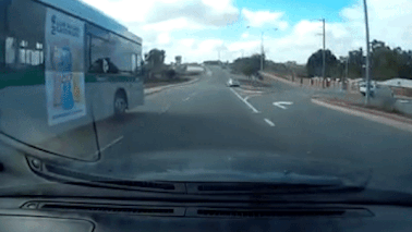 Dung xe giua duong, oto bi xe khac tong trung hinh anh