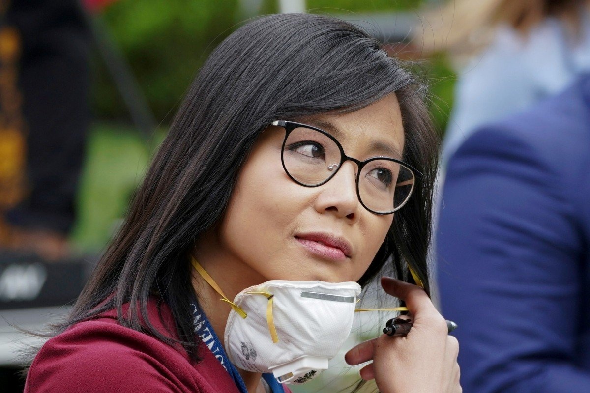 TT Trump noi nu phong vien goc Hoa ‘di ma hoi Trung Quoc’ ve Covid-19 hinh anh