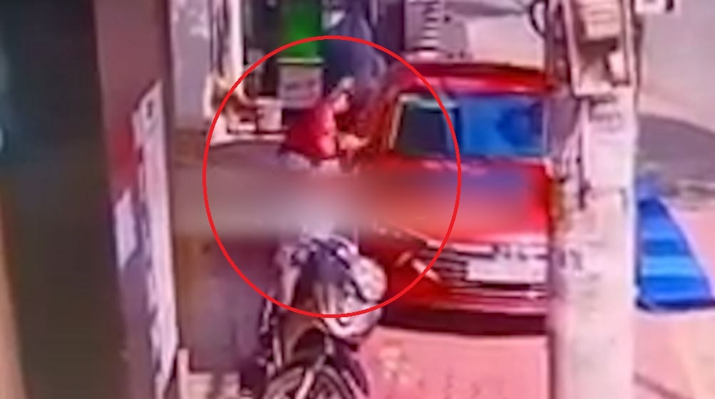 Ke gian tranh thu vat trom cap guong oto o TP.HCM hinh anh