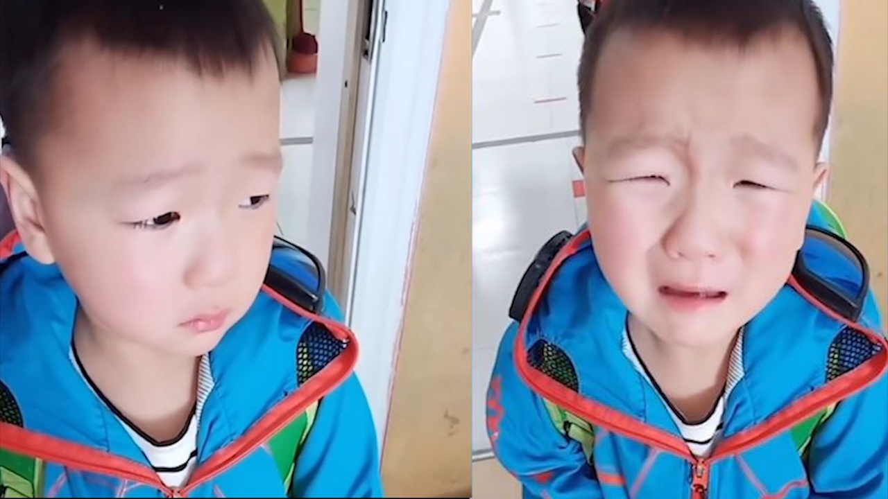 Cau be bat khoc vi quen lop hoc va khong nho ra co giao sau dot dich hinh anh