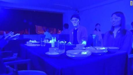 Video gay sot ve thi nghiem cho thay virus lay bung no o tiec buffet hinh anh