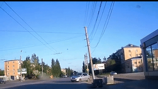 Oto hong nang sau khi mat lai tong vao via he hinh anh