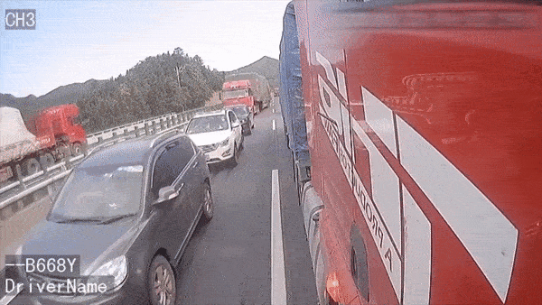 Xe tai mat phanh gay tai nan lien hoan hinh anh