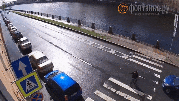 Oto mat lai tong xe khac vang xuong song hinh anh