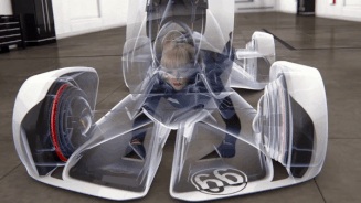 Sieu xe co cau tao nhu bo giap 'Iron Man' bi cam chay tren duong dua hinh anh