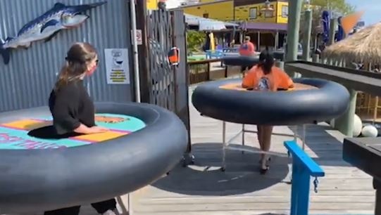 Nha hang My su dung ban di dong co phao de phong chong Covid-19 hinh anh