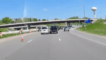 Oto tranh duong nhau tren cao toc hinh anh