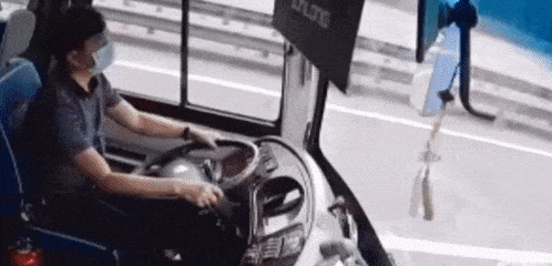 Thanh sat bay ra tu xe tai dam xuyen kinh xe buyt o Trung Quoc hinh anh