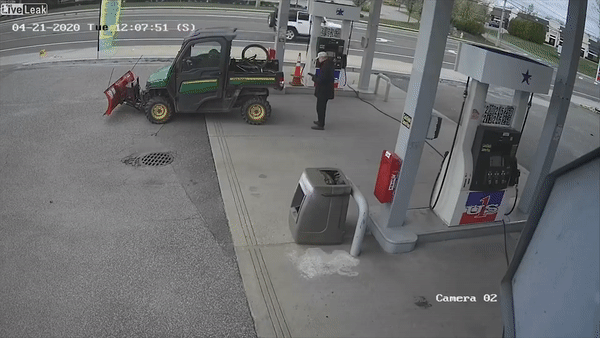 Thanh nien trom xe, con tong ca nhan vien tram xang o My hinh anh