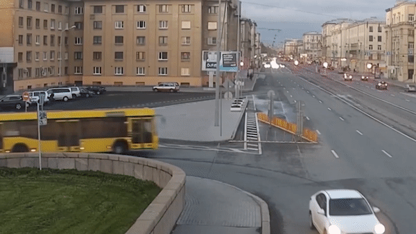 Xe buyt boc chay du doi o Nga hinh anh