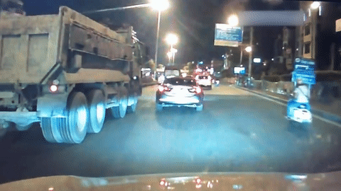 Xe hop loang choang, tat dau xe tai hinh anh