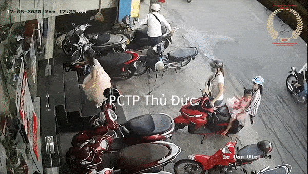 Suyt bi bat khi trom xe SH giua ban ngay hinh anh