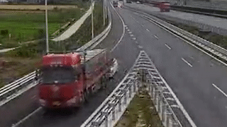 Xe tai lui tren cao toc dam nat dau oto hinh anh