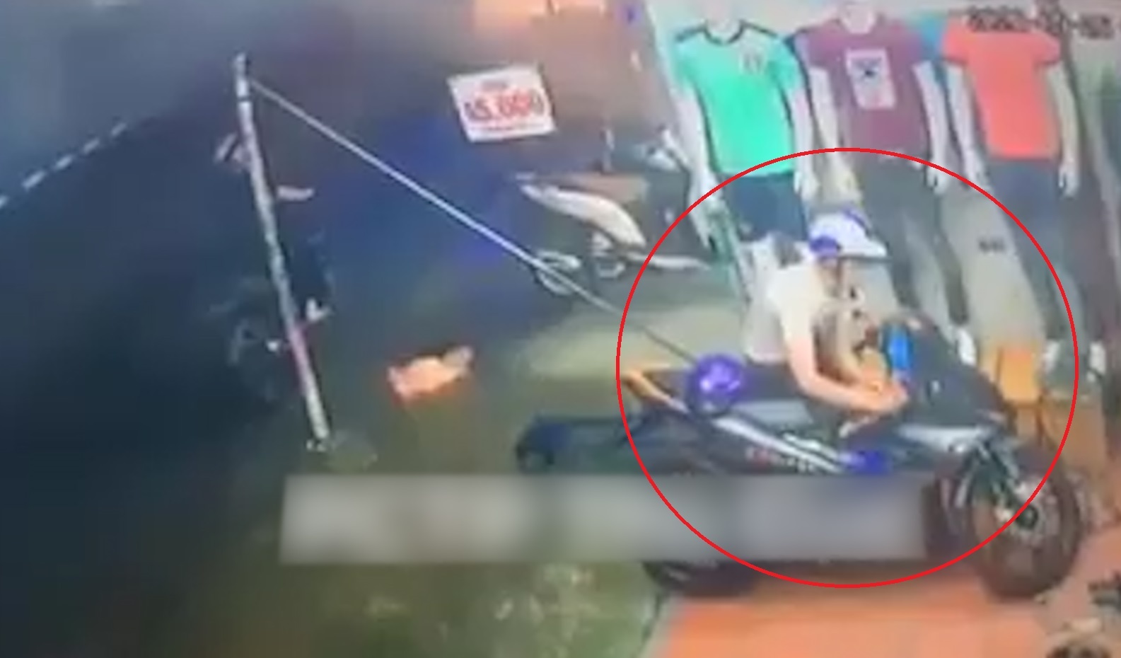 Trom xe may truoc cua hang o Binh Duong hinh anh