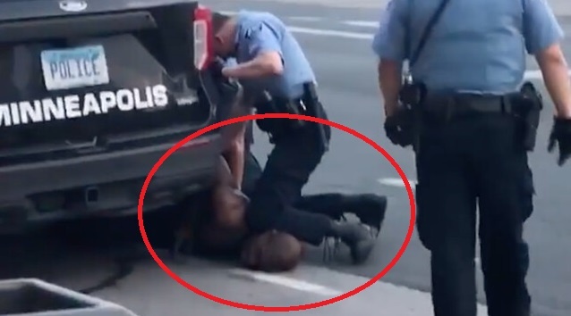 Canh sat de dau goi len co nguoi dan ong da mau tu vong o My hinh anh