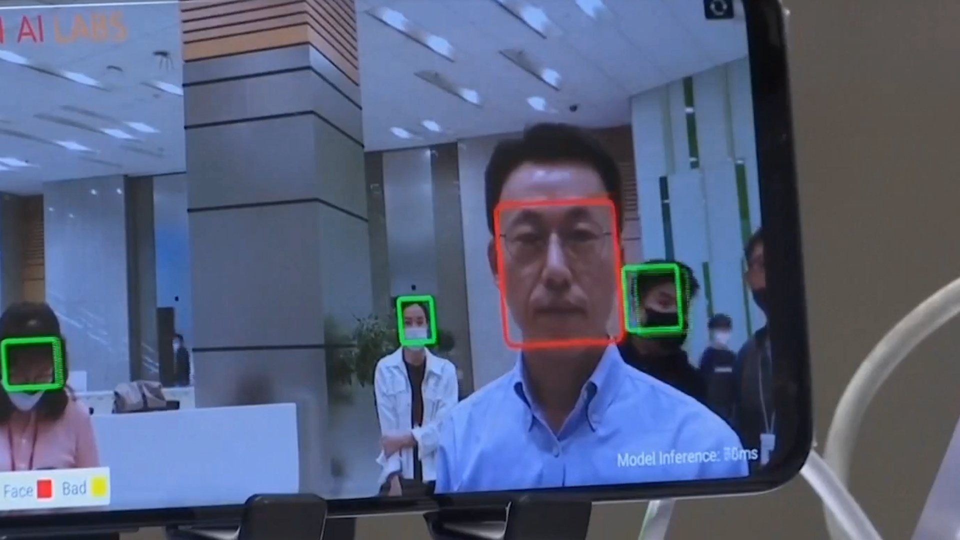 Robot khu khuan - hy vong moi trong tuyen dau chong Covid-19 hinh anh