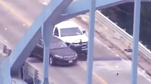 Linh My dam xe ngan ke xa sung tren cau hinh anh