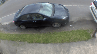 Tai xe dap nham so lui khien oto dam vo dau xe sau hinh anh