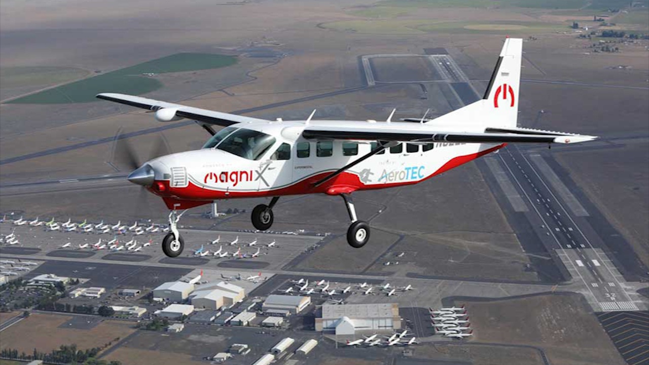 May bay khong dung xang lon nhat the gioi hinh anh