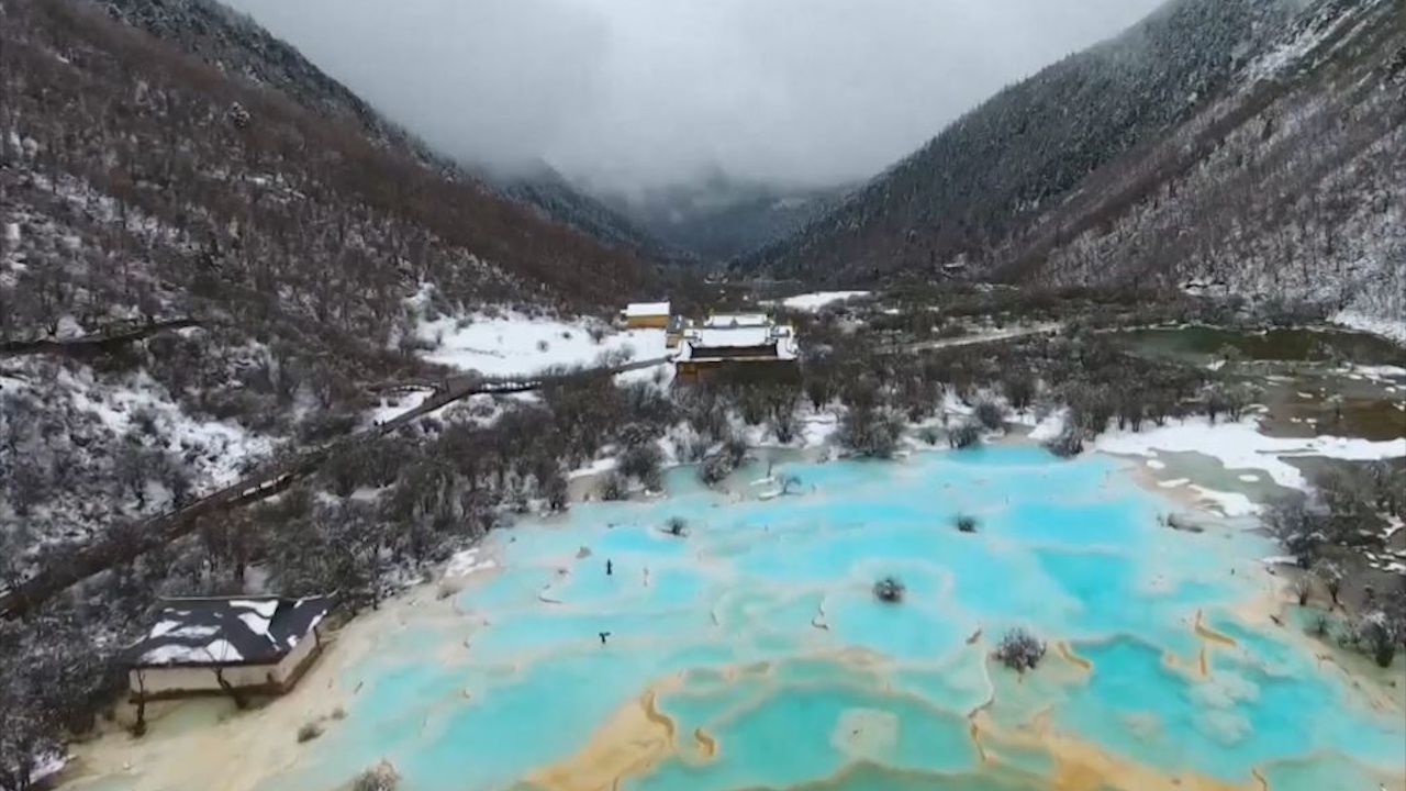 Mua tuyet bat thuong phu kin thung lung o Trung Quoc hinh anh