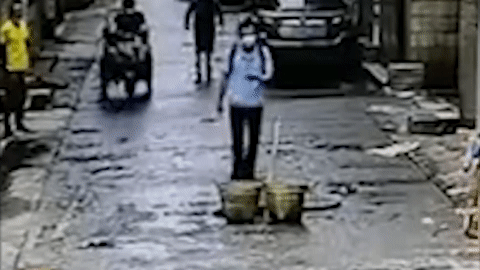 Mai dung dien thoai, nam thanh nien lot thom xuong mieng cong hinh anh