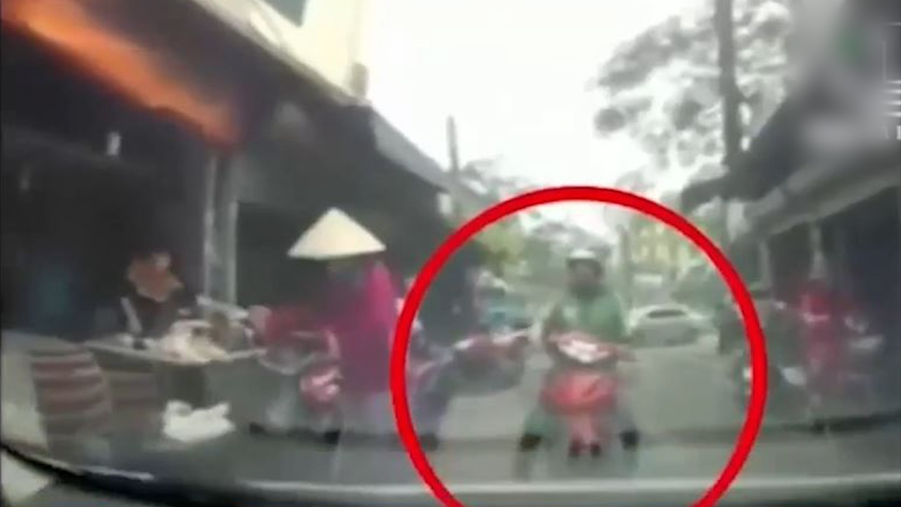 Xo xat vi tai xe xe om cong nghe co tinh chan dau oto hinh anh