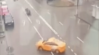 Phanh gap tranh oto, xe may nga truot dai tren duong hinh anh