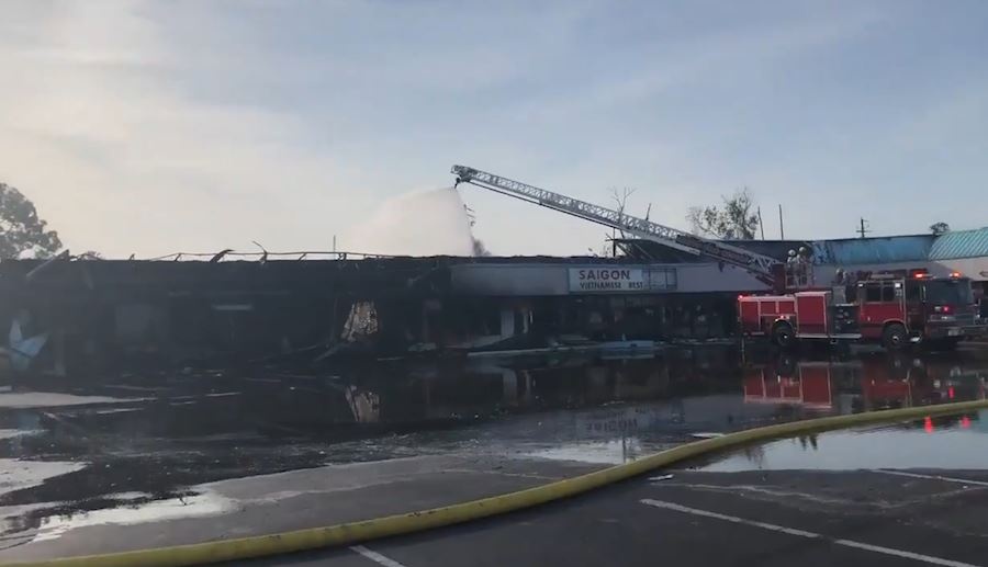 Nha hang Viet o Florida bi thieu rui trong bieu tinh hinh anh