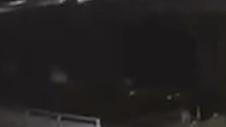 Oto mat lai dam vao thanh cau roi xuong song hinh anh