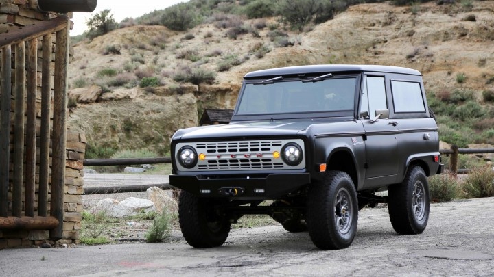 Nhung chiec oto co dien duoc trang bi cong nghe hien dai hinh anh