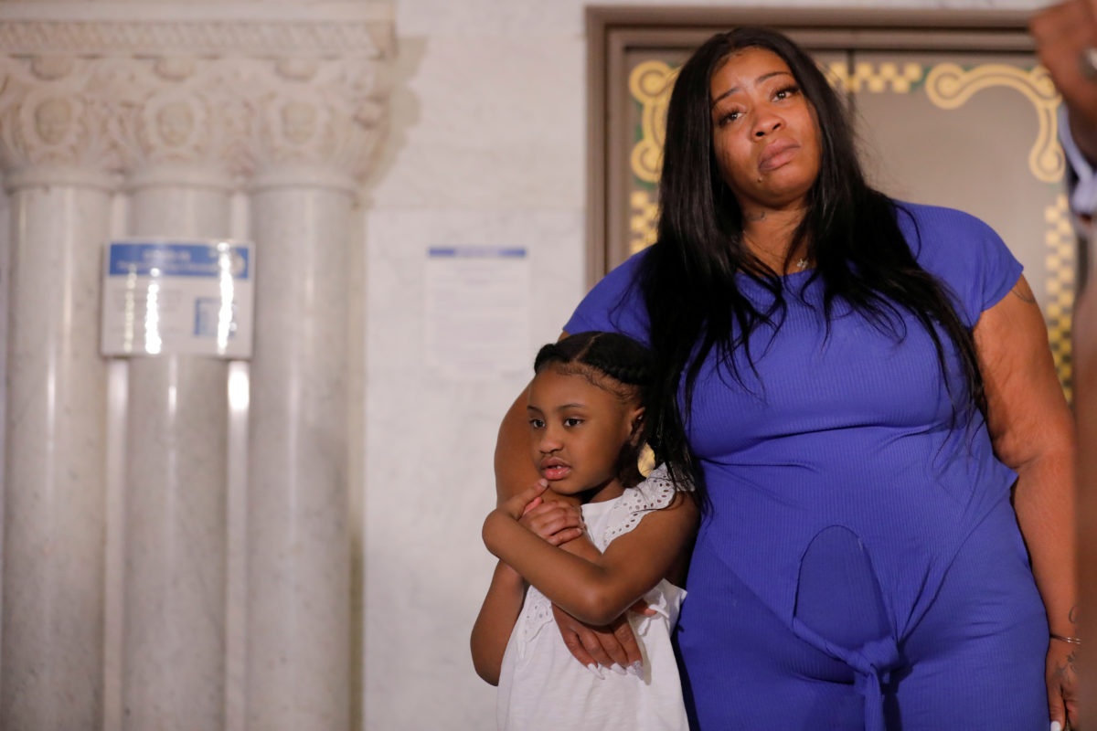 Ban gai Floyd: ‘Anh ay se khong duoc thay con gai truong thanh’ hinh anh