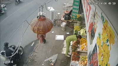 Trom dung thong long that co cho giua pho hinh anh