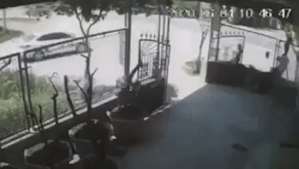 Xe tai de bep oto con dang qua duong hinh anh