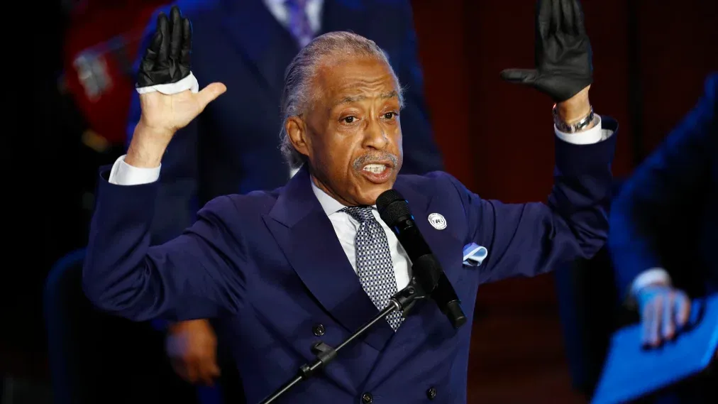 Phat bieu ve dau goi ghi co gay rung chuyen le tuong niem George Floyd hinh anh