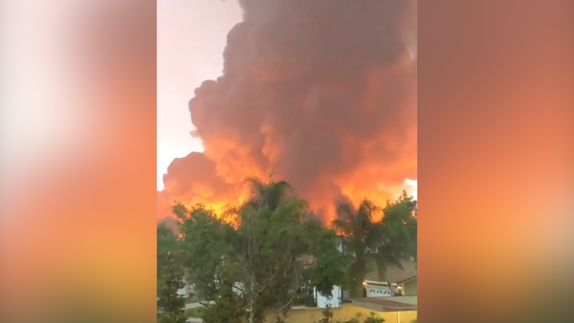 Chay lon o kho hang cua Amazon tai California hinh anh