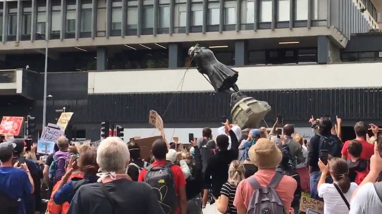 Nguoi bieu tinh Anh keo sap tuong thuong nhan buon no le the ky 17 hinh anh