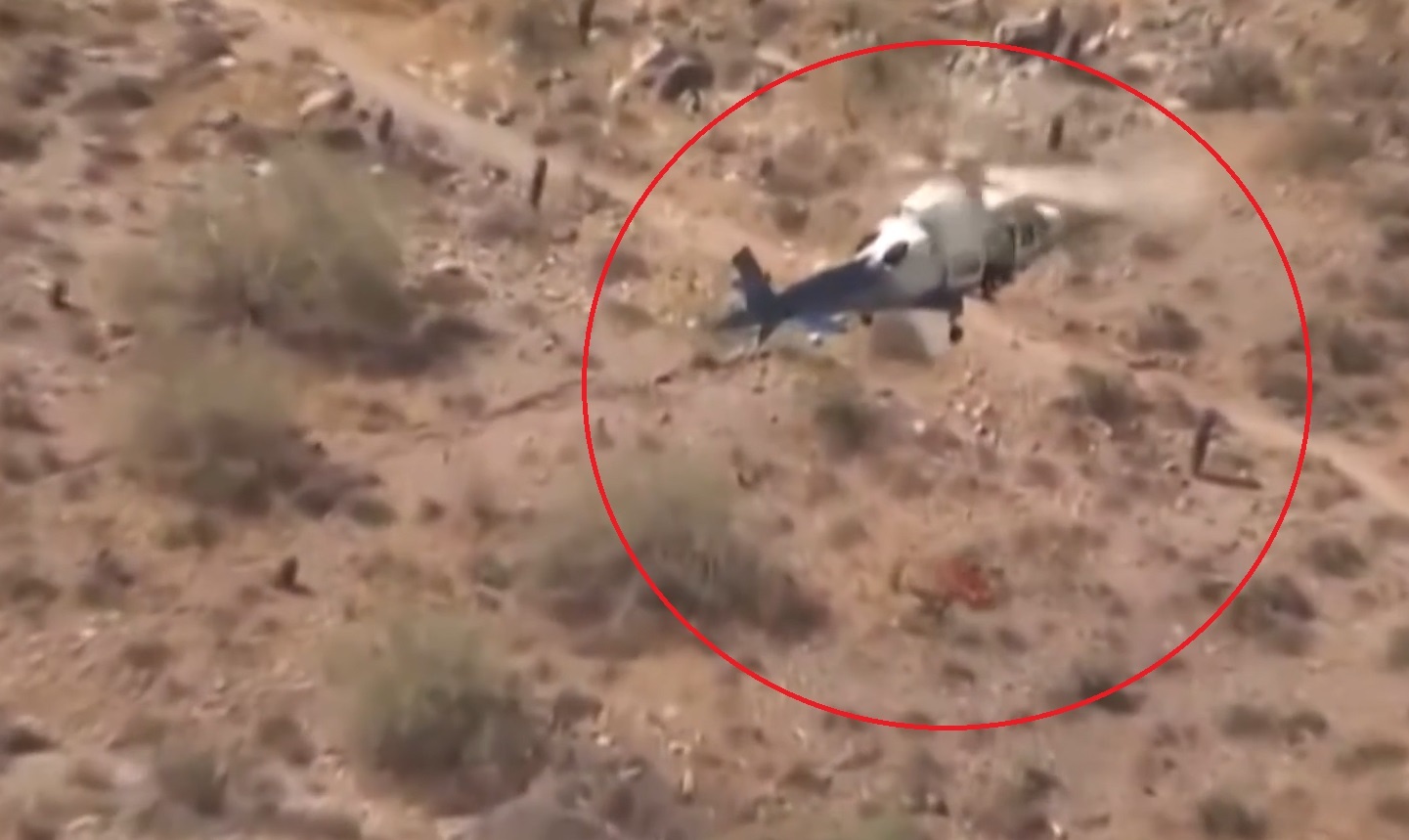 Khoi kien doi 2 trieu USD vi bi truc thang quay vong 175 lan hinh anh