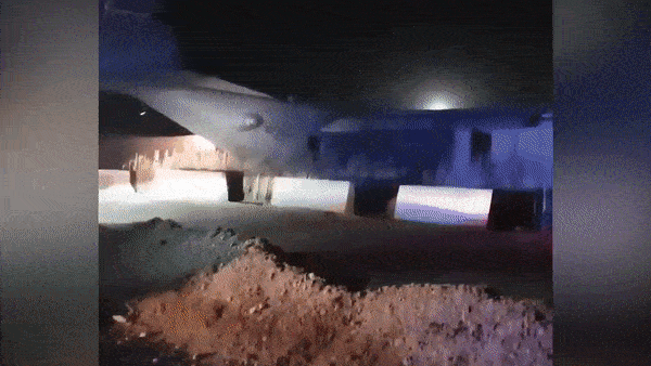 May bay C-130 dam vao buc tuong va boc chay khi dang ha canh o Iraq hinh anh