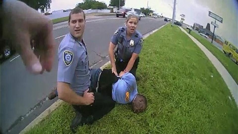 Loi dap kho ngo cua canh sat My khi nghi pham noi 'khong tho duoc' hinh anh