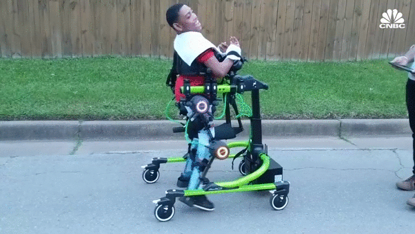 Cong nghe robot mang lai hy vong moi cho nguoi khuyet tat hinh anh