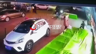 Oto mat kiem soat dam nhieu phuong tien va quan an hinh anh