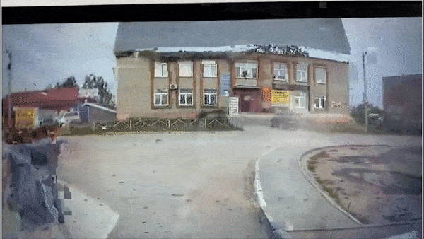 Gio manh thoi toan bo mai cua toa nha bay xuong duong o Nga hinh anh