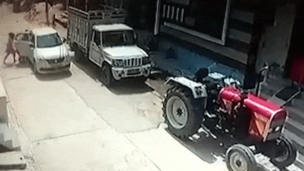 Bang nhom ngang nhien bat coc co gai giua ban ngay o An Do hinh anh